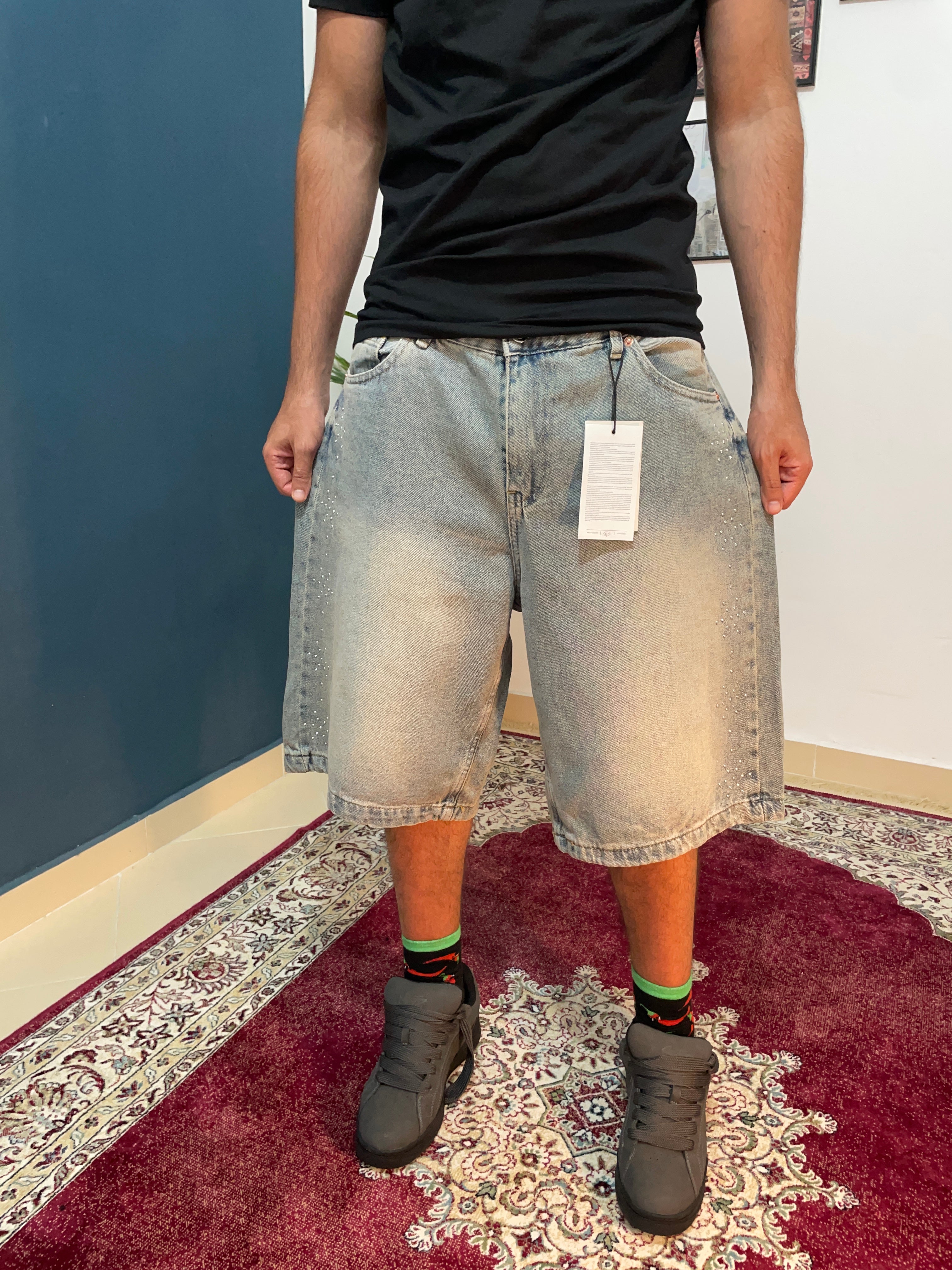 derty baggy shorts