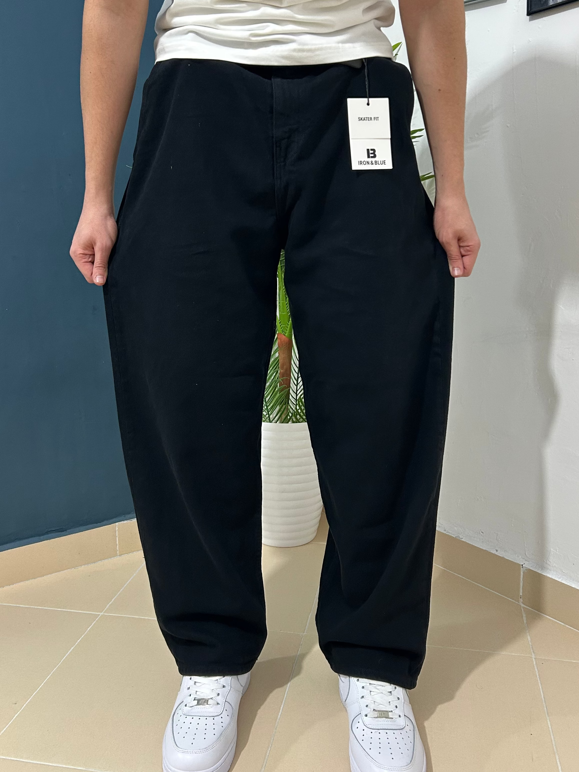 Black denim jeans skater fit