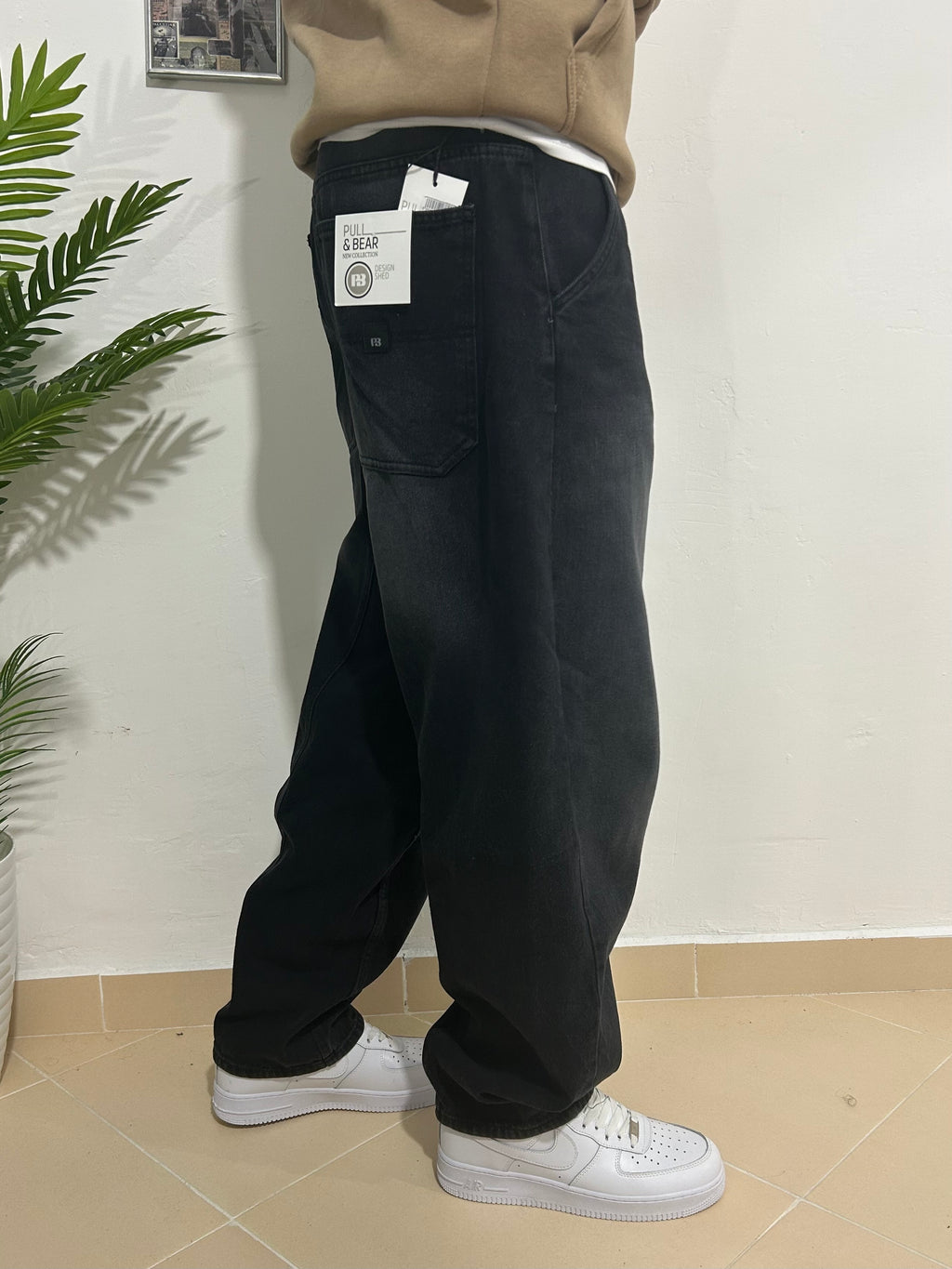 black balloon jeans